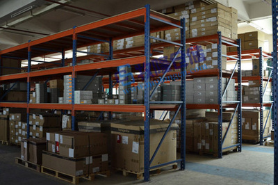 廣州重型倉庫貨架規(guī)劃與化工存儲解決方案——牧隆倉儲設(shè)備全解析